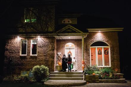 halloween-safety-rules-outdoor-lights-standard_4a95cf4136fdd1afa83d7c20cc29753e_860x573_q85