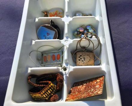 how-declutter-quickly-ice-cube-tray-standard_69d0719ca8632921557ecb00ef684461_860x692_q85